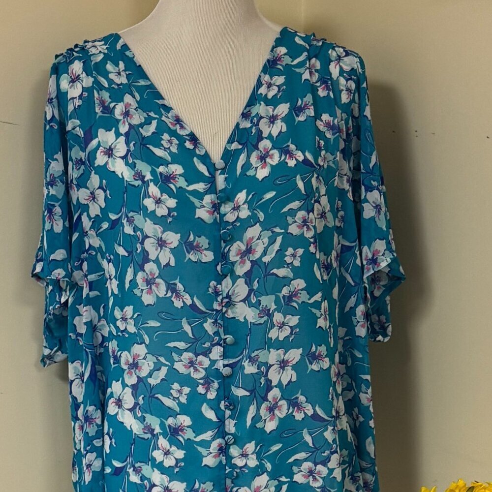 NWT Torrid Chiffon Floral Blue Button Blouse Sz 2 - Picture 2 of 6